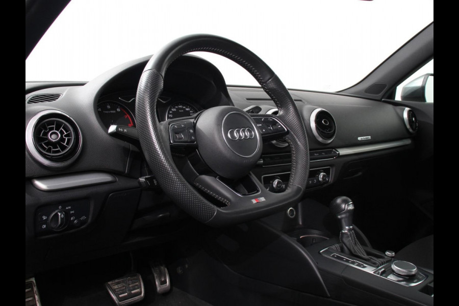 Audi A3 Sportback 1.5 TFSI CNG Automaat S-Line | Navigatie | Parkeersensoren achter | Cruise Control | Stoelverwarming | 18"Lichtmetalen velgen | Ledverlichting | Climate Control