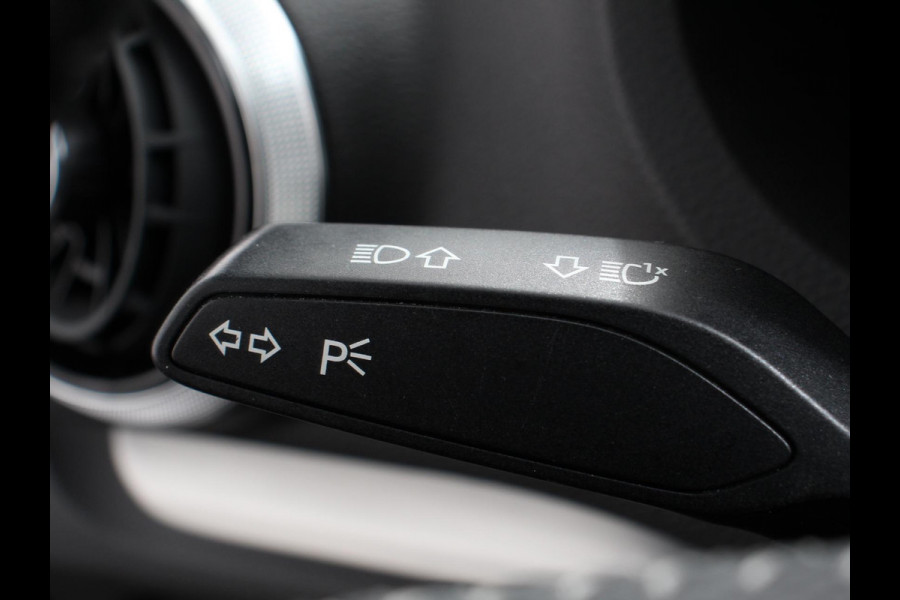 Audi A3 Sportback 1.5 TFSI CNG Automaat S-Line | Navigatie | Parkeersensoren achter | Cruise Control | Stoelverwarming | 18"Lichtmetalen velgen | Ledverlichting | Climate Control