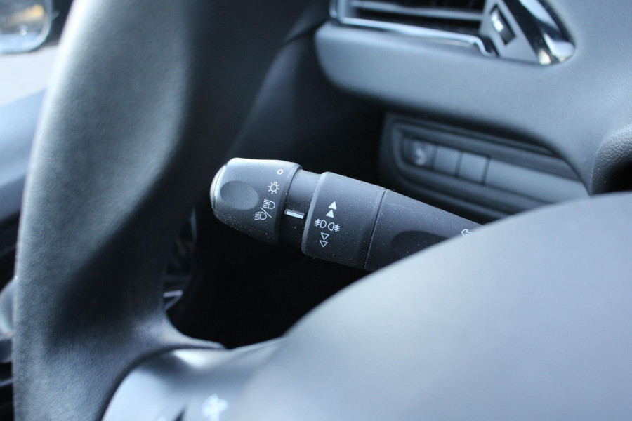 Peugeot 208 1.2 PureTech Blue Lion | Dealeronderhouden! | Distributieriem Vervangen | Cruise Control | Navigatie | Airco |