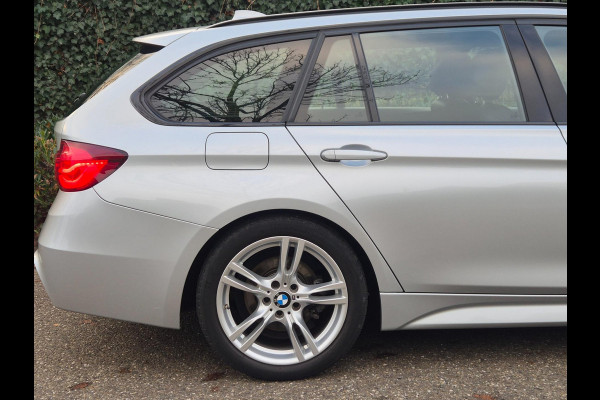BMW 3 Serie Touring M Sport Apple CarPlay dig.dash Navi GR NAP NL 318i Edition M Sport Shadow Executive