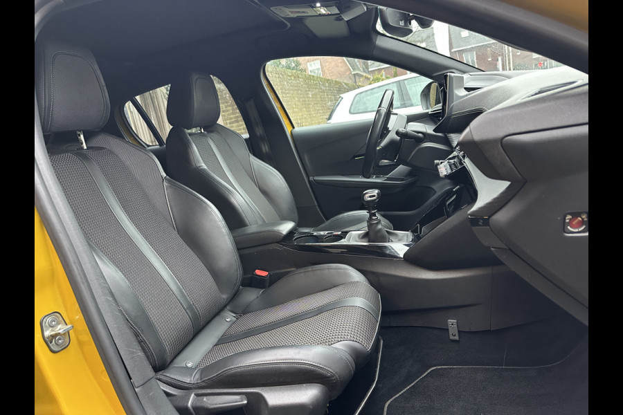 Peugeot 208 1.2 PureTech GT-Line CLIMA / CRUISE / PANO / 3D / CAMERA