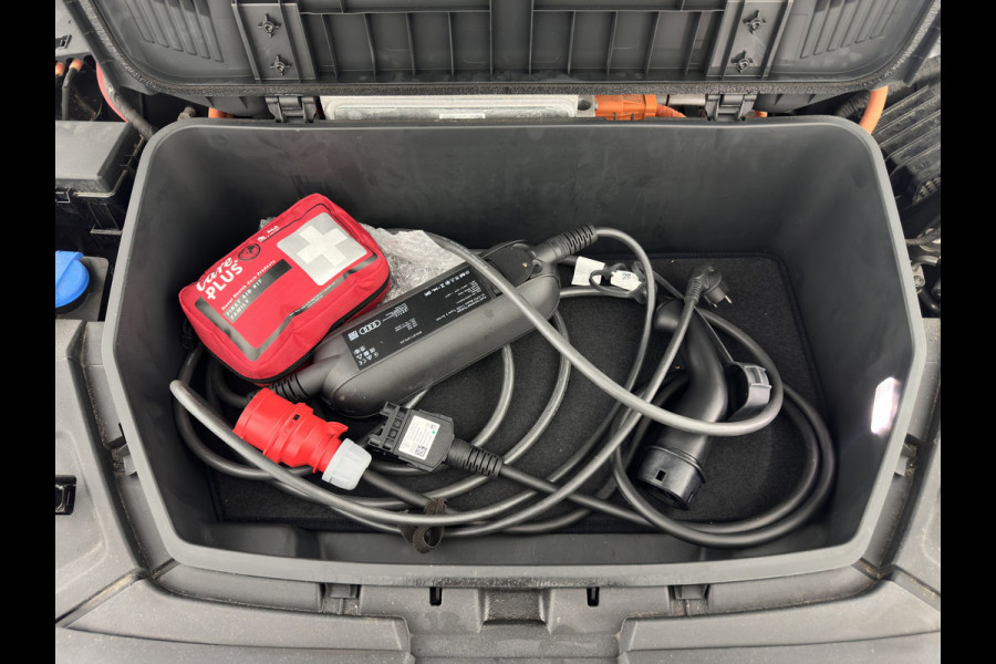 Audi e-tron 55 quattro Business edition Plus 95 kWh [ 3-Fase ] {SOH-88%} (INCL-BTW) *PANO | LEATHER | ADAPTIVE-CRUISE | FULL-LED | DIGI-COCKPIT | KEYLESS | MEMORY-PACK | CAMERA | NAVI-FULLMAP | SHIFT-PADDLES | DAB+ | COMFORT-SEATS | 20''ALU*