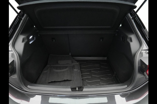 Volkswagen ID.3 First 58 kWh Trekhaak Navigatie Stoel/Stuurverwarming Carplay Acc Pdc Argon