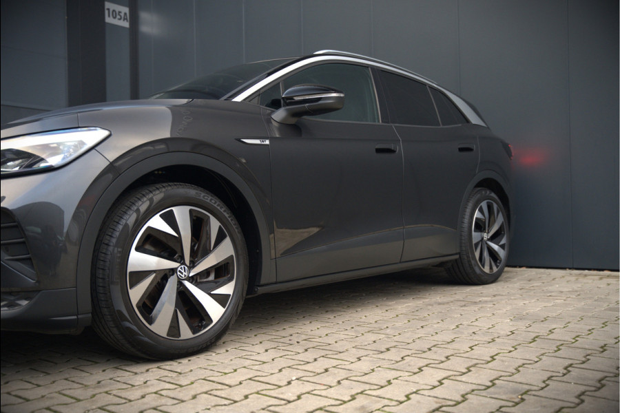 Volkswagen ID.4 First 77 kWh | Stoelverwarming | Stuurverwarming | Trekhaak | Warmtepomp | Adaptive Cruise Control | Navigatie | Apple Carplay | Keyless | Camera | Parkersensoren |