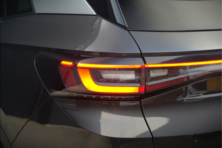 Volkswagen ID.4 First 77 kWh | Stoelverwarming | Stuurverwarming | Trekhaak | Warmtepomp | Adaptive Cruise Control | Navigatie | Apple Carplay | Keyless | Camera | Parkersensoren |