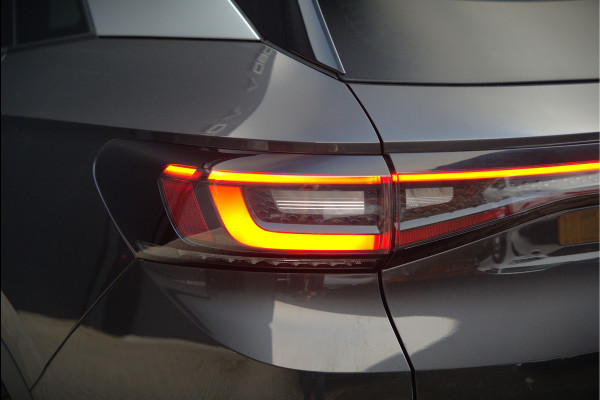 Volkswagen ID.4 First 77 kWh | Stoelverwarming | Stuurverwarming | Trekhaak | Warmtepomp | Adaptive Cruise Control | Navigatie | Apple Carplay | Keyless | Camera | Parkersensoren |