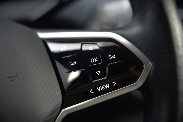 Volkswagen ID.4 First 77 kWh | Stoelverwarming | Stuurverwarming | Trekhaak | Warmtepomp | Adaptive Cruise Control | Navigatie | Apple Carplay | Keyless | Camera | Parkersensoren |