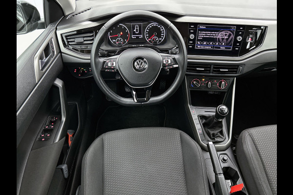 Volkswagen Polo 1.0 TSI Comfortline Business Automaat (NAVIGATIE, PARKEERSENSOREN, CARPLAY, 1e EIGENAAR, GOED ONDERHOUDEN)