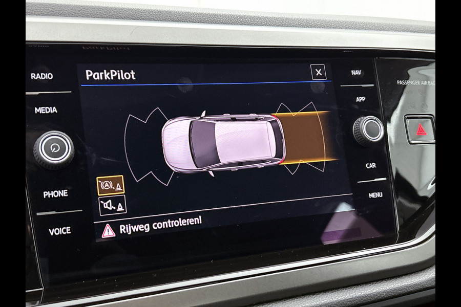 Volkswagen Polo 1.0 TSI Comfortline Business Automaat (NAVIGATIE, PARKEERSENSOREN, CARPLAY, 1e EIGENAAR, GOED ONDERHOUDEN)