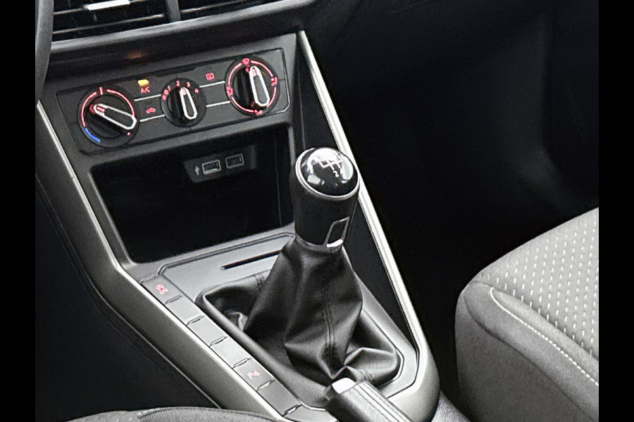 Volkswagen Polo 1.0 TSI Comfortline Business Automaat (NAVIGATIE, PARKEERSENSOREN, CARPLAY, 1e EIGENAAR, GOED ONDERHOUDEN)