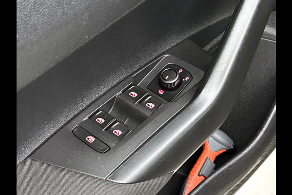 Volkswagen Polo 1.0 TSI Comfortline Business Automaat (NAVIGATIE, PARKEERSENSOREN, CARPLAY, 1e EIGENAAR, GOED ONDERHOUDEN)