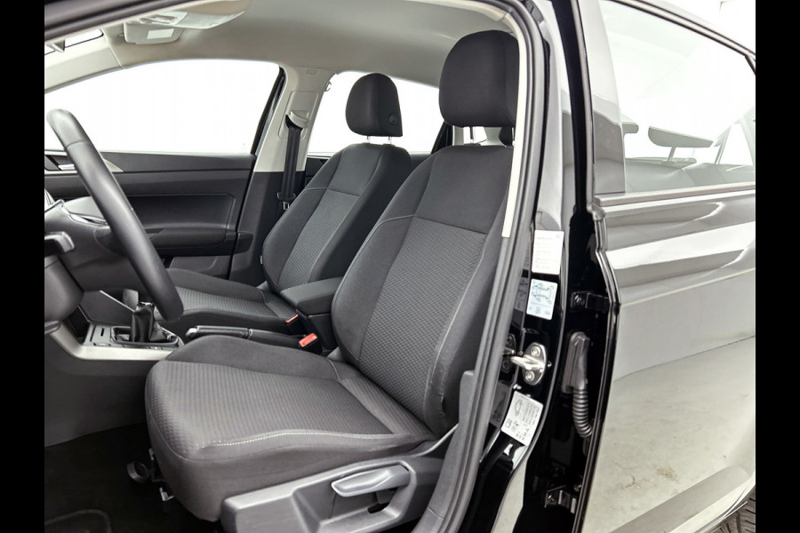 Volkswagen Polo 1.0 TSI Comfortline Business Automaat (NAVIGATIE, PARKEERSENSOREN, CARPLAY, 1e EIGENAAR, GOED ONDERHOUDEN)