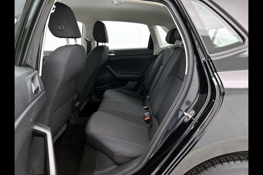 Volkswagen Polo 1.0 TSI Comfortline Business Automaat (NAVIGATIE, PARKEERSENSOREN, CARPLAY, 1e EIGENAAR, GOED ONDERHOUDEN)