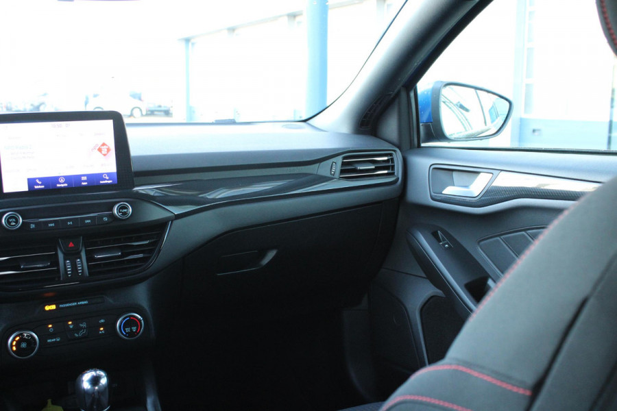 Ford Focus 1.0 EcoBoost ST Line Business | Trekhaak | Cruise Control | Navigatie | Camera | Airco | Lichtmetalen Velgen |