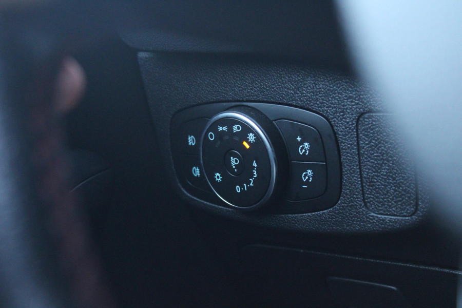 Ford Focus 1.0 EcoBoost ST Line Business | Trekhaak | Cruise Control | Navigatie | Camera | Airco | Lichtmetalen Velgen |