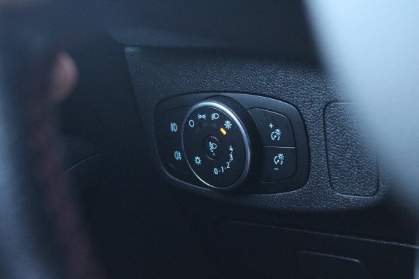 Ford Focus 1.0 EcoBoost ST Line Business | Trekhaak | Cruise Control | Navigatie | Camera | Airco | Lichtmetalen Velgen |