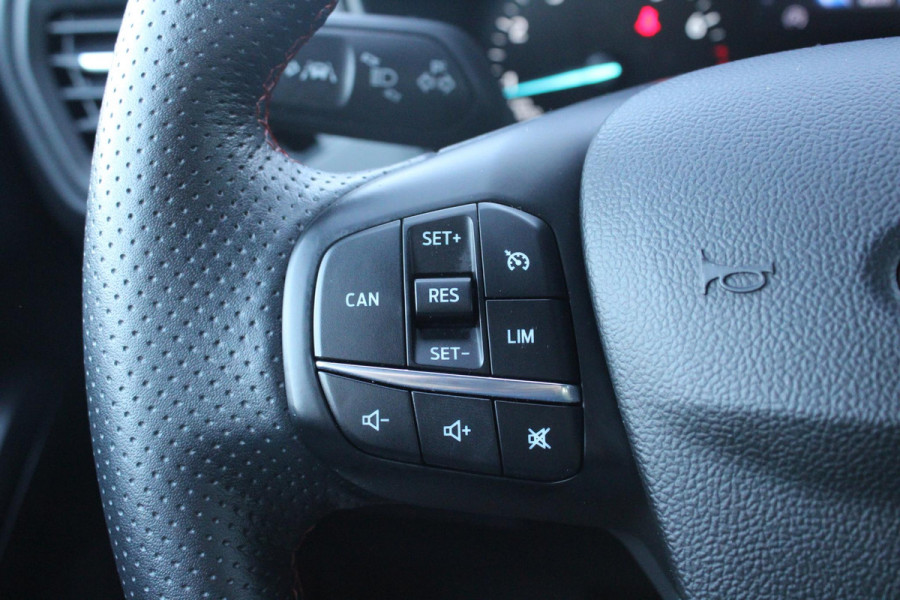 Ford Focus 1.0 EcoBoost ST Line Business | Trekhaak | Cruise Control | Navigatie | Camera | Airco | Lichtmetalen Velgen |