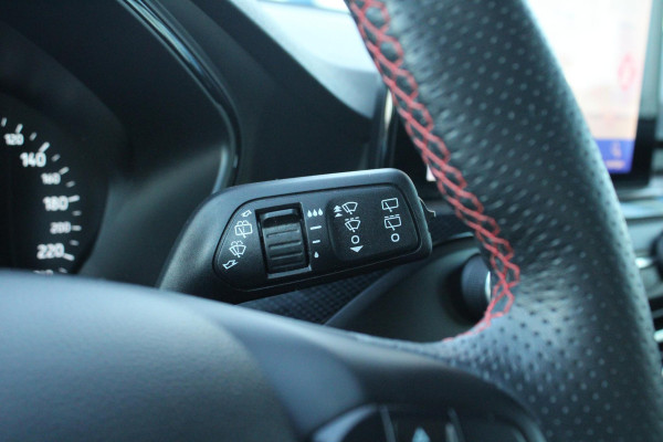 Ford Focus 1.0 EcoBoost ST Line Business | Trekhaak | Cruise Control | Navigatie | Camera | Airco | Lichtmetalen Velgen |