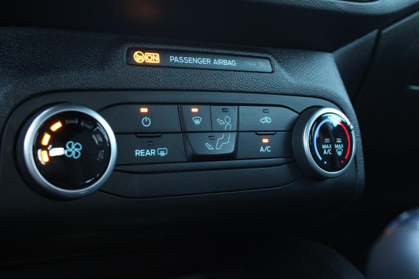 Ford Focus 1.0 EcoBoost ST Line Business | Trekhaak | Cruise Control | Navigatie | Camera | Airco | Lichtmetalen Velgen |