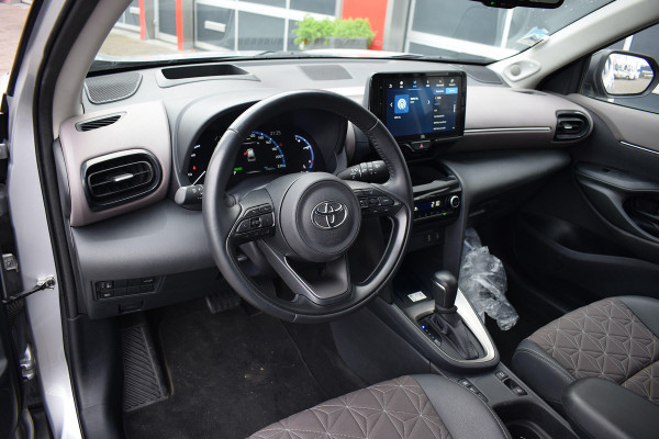 Toyota Yaris Cross 1.5 Hybrid Executive | Two Tone | Apple CarPlay | Half Leer | Stoelverwarming
