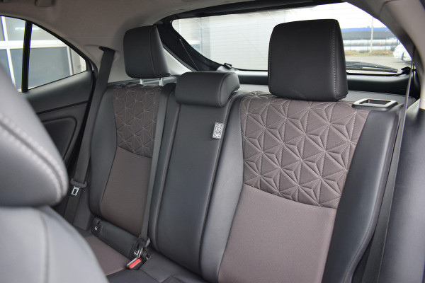 Toyota Yaris Cross 1.5 Hybrid Executive | Two Tone | Apple CarPlay | Half Leer | Stoelverwarming