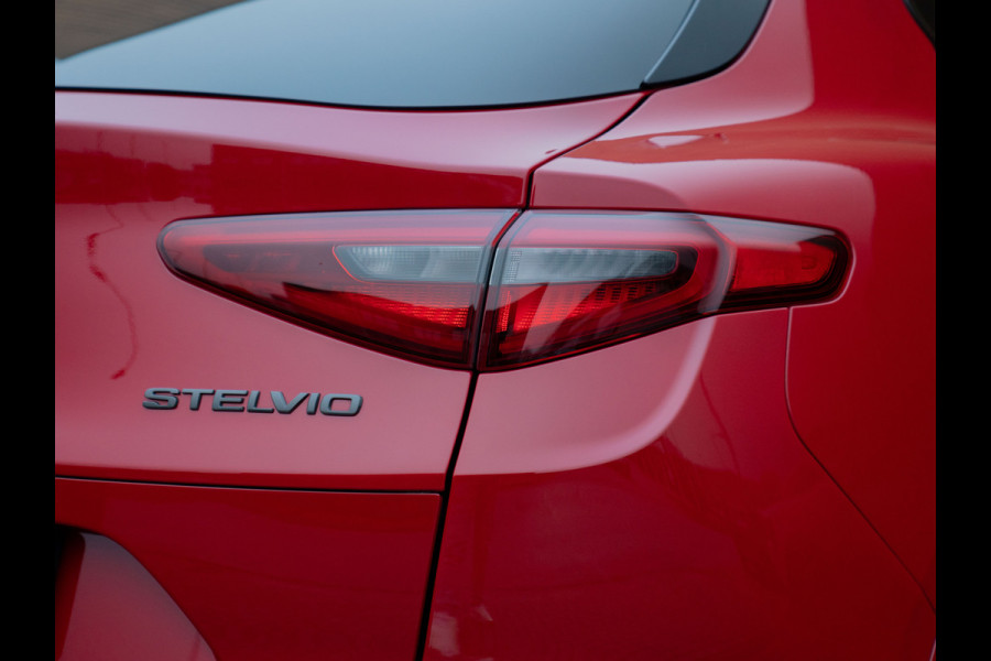Alfa Romeo Stelvio 2.0T AWD Veloce 320pk | Harman/Kardon | Adapt. cruise | 20 inch