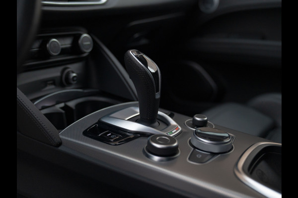 Alfa Romeo Stelvio 2.0T AWD Veloce 320pk | Harman/Kardon | Adapt. cruise | 20 inch