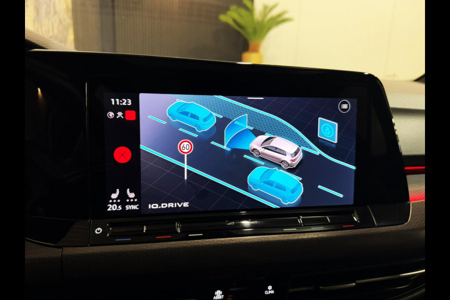 Volkswagen Golf 2.0 TSI GTI|PANO|KEYLESS|BLIND SPOT|HARMAN KARDON|BOMVOL