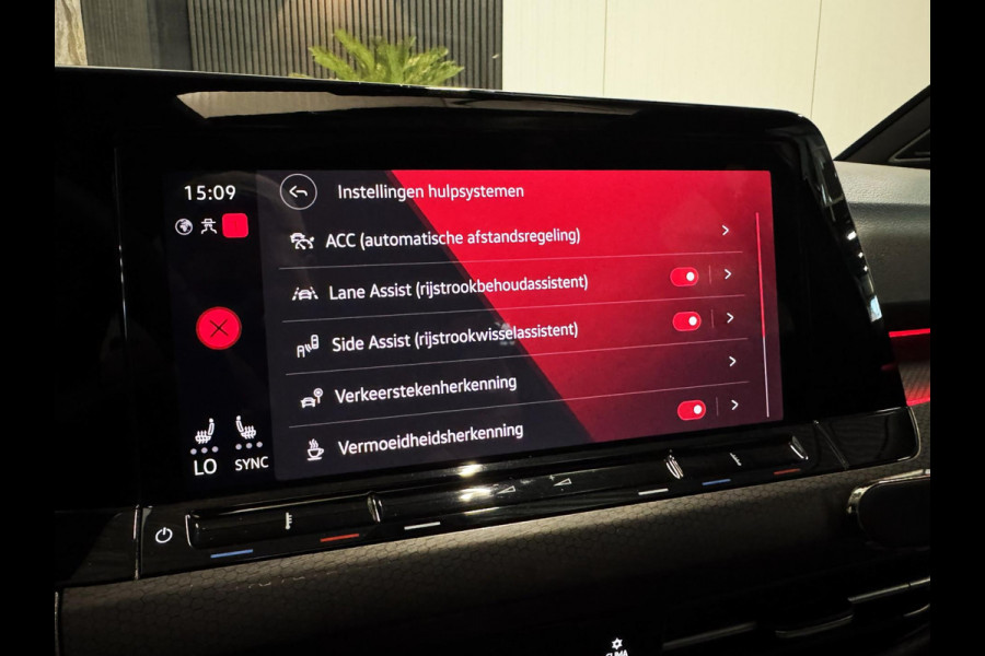 Volkswagen Golf 2.0 TSI GTI|PANO|KEYLESS|BLIND SPOT|HARMAN KARDON|BOMVOL