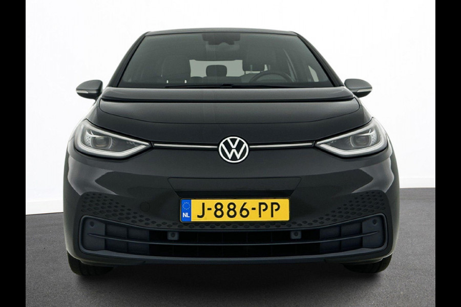 Volkswagen ID.3 First Plus 58 kWh | Navigatie | Apple Carplay/Android Auto | Camera | Parkeersensoren | Adaptive Cruise Control | Full LED Matrix | Stoel- en stuurverwarming | Lichtmetalen velgen | Climate Control
