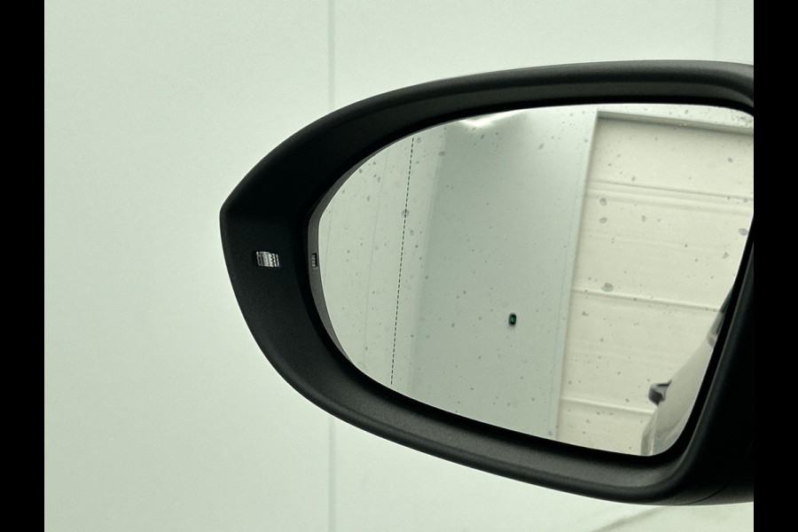 Volkswagen ID.3 First Plus 58 kWh | Navigatie | Apple Carplay/Android Auto | Camera | Parkeersensoren | Adaptive Cruise Control | Full LED Matrix | Stoel- en stuurverwarming | Lichtmetalen velgen | Climate Control