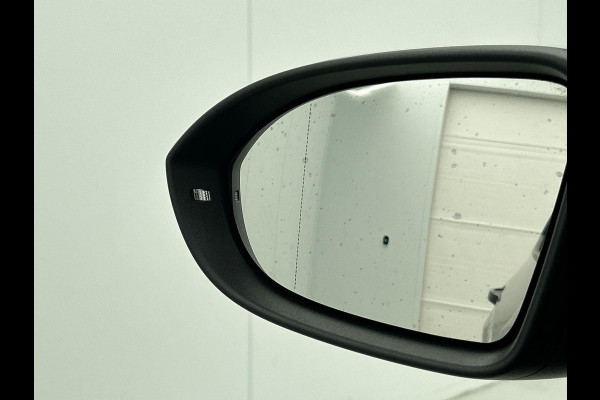 Volkswagen ID.3 First Plus 58 kWh | Navigatie | Apple Carplay/Android Auto | Camera | Parkeersensoren | Adaptive Cruise Control | Full LED Matrix | Stoel- en stuurverwarming | Lichtmetalen velgen | Climate Control