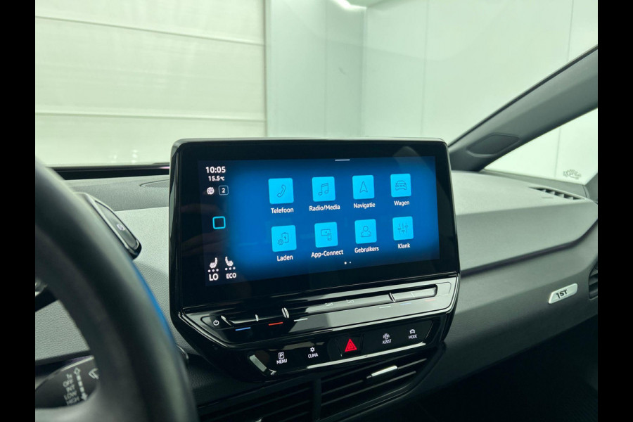 Volkswagen ID.3 First Plus 58 kWh | Navigatie | Apple Carplay/Android Auto | Camera | Parkeersensoren | Adaptive Cruise Control | Full LED Matrix | Stoel- en stuurverwarming | Lichtmetalen velgen | Climate Control