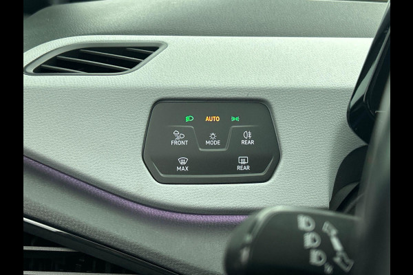 Volkswagen ID.3 First Plus 58 kWh | Navigatie | Apple Carplay/Android Auto | Camera | Parkeersensoren | Adaptive Cruise Control | Full LED Matrix | Stoel- en stuurverwarming | Lichtmetalen velgen | Climate Control