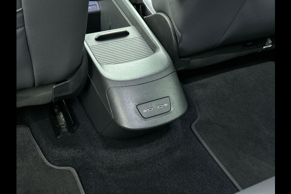 Volkswagen ID.3 First Plus 58 kWh | Navigatie | Apple Carplay/Android Auto | Camera | Parkeersensoren | Adaptive Cruise Control | Full LED Matrix | Stoel- en stuurverwarming | Lichtmetalen velgen | Climate Control