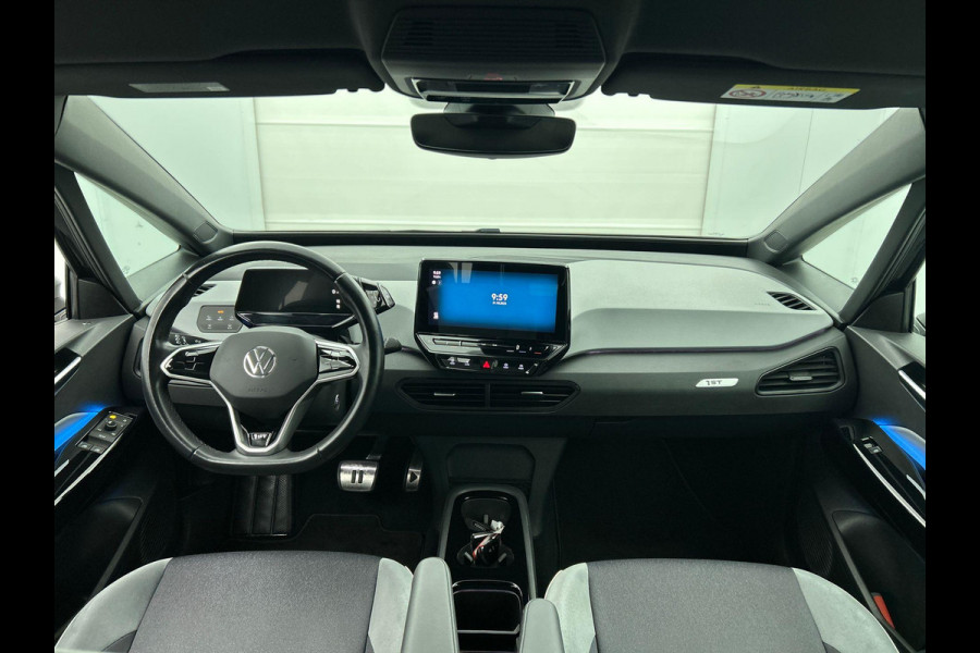 Volkswagen ID.3 First Plus 58 kWh | Navigatie | Apple Carplay/Android Auto | Camera | Parkeersensoren | Adaptive Cruise Control | Full LED Matrix | Stoel- en stuurverwarming | Lichtmetalen velgen | Climate Control