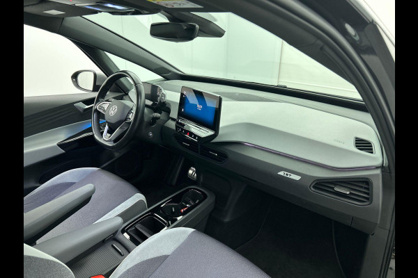 Volkswagen ID.3 First Plus 58 kWh | Navigatie | Apple Carplay/Android Auto | Camera | Parkeersensoren | Adaptive Cruise Control | Full LED Matrix | Stoel- en stuurverwarming | Lichtmetalen velgen | Climate Control