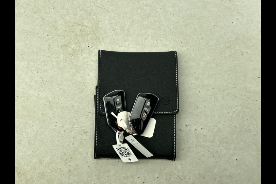 Volkswagen ID.3 First Plus 58 kWh | Navigatie | Apple Carplay/Android Auto | Camera | Parkeersensoren | Adaptive Cruise Control | Full LED Matrix | Stoel- en stuurverwarming | Lichtmetalen velgen | Climate Control