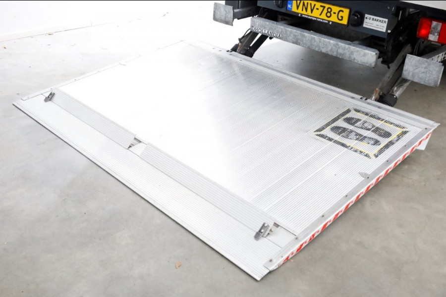 Mercedes-Benz Sprinter 317 CDI 170pk 9G Automaat Bakwagen met laadklep en zijdeur 02-2022