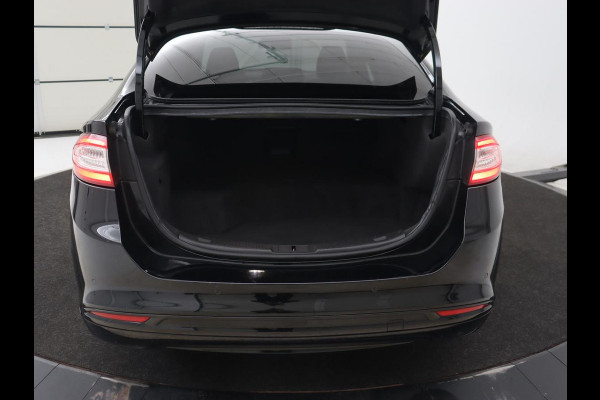 Ford Mondeo 2.0 IVCT HEV Titanium X | Leder | Stoelverwarming | Camera | Adaptive cruise | Memory | Carplay | Full LED | Keyless | Navigatie | Park Assist | Dodehoek detectie | Climate control