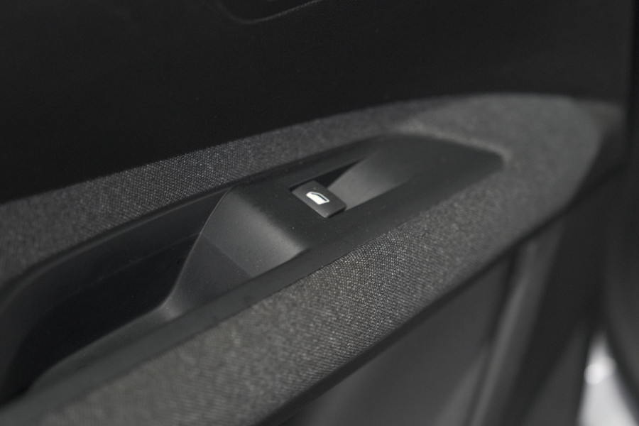 Peugeot 5008 PureTech 130 EAT8 Active Pack | 7 Zitplaatsen | Camera | Apple Carplay | Parkeersensoren