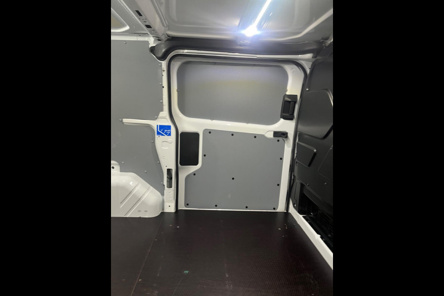 Ford Transit Custom 320 2.0 TDCI euro6 L1H1 Trend Airco, 2xSchuifdeur, CruiseControl, Trekhaak 2500KG, RIJKLAARPRIJS!