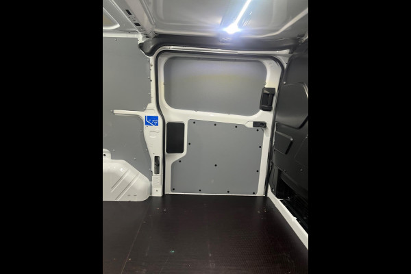 Ford Transit Custom 320 2.0 TDCI euro6 L1H1 Trend Airco, 2xSchuifdeur, CruiseControl, Trekhaak 2500KG, RIJKLAARPRIJS!