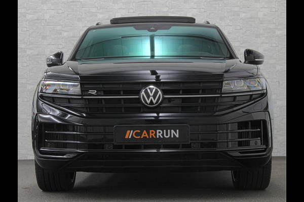 Volkswagen Touareg R 3.0 TSI 462PK E-Hybrid | Luchtvering | Puglia-Leder | Panorama | DYN-Audio | Massage | Ventilatie | ACC | Trekhaak | Nachtzicht | Head-Up | Ergo-Comfort | 22" | Keyless-Entry | Memory | 4-Zone Clima | ISO-Glas | Stoelverwarming V+A | Dodehoek | Standkachel | Carplay | Draadloos Laden |