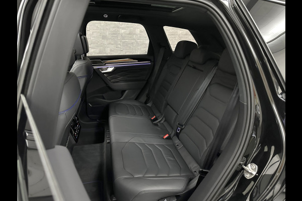 Volkswagen Touareg R 3.0 TSI 462PK E-Hybrid | Luchtvering | Puglia-Leder | Panorama | DYN-Audio | Massage | Ventilatie | ACC | Trekhaak | Nachtzicht | Head-Up | Ergo-Comfort | 22" | Keyless-Entry | Memory | 4-Zone Clima | ISO-Glas | Stoelverwarming V+A | Dodehoek | Standkachel | Carplay | Draadloos Laden |