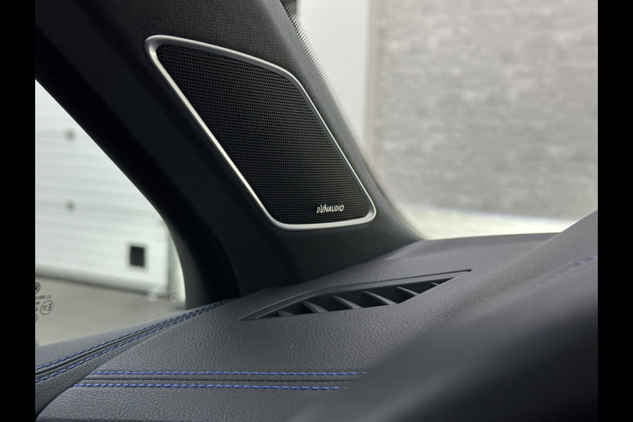 Volkswagen Touareg R 3.0 TSI 462PK E-Hybrid | Luchtvering | Puglia-Leder | Panorama | DYN-Audio | Massage | Ventilatie | ACC | Trekhaak | Nachtzicht | Head-Up | Ergo-Comfort | 22" | Keyless-Entry | Memory | 4-Zone Clima | ISO-Glas | Stoelverwarming V+A | Dodehoek | Standkachel | Carplay | Draadloos Laden |