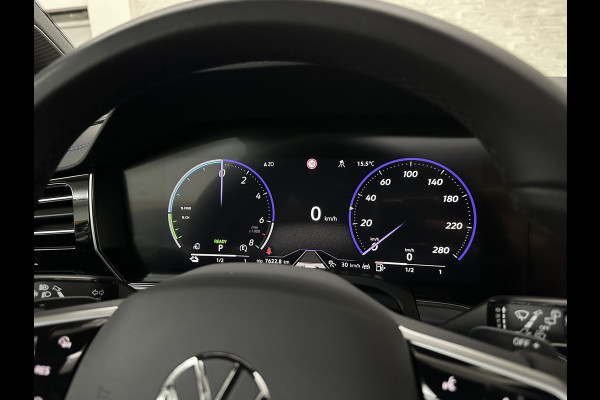 Volkswagen Touareg R 3.0 TSI 462PK E-Hybrid | Luchtvering | Puglia-Leder | Panorama | DYN-Audio | Massage | Ventilatie | ACC | Trekhaak | Nachtzicht | Head-Up | Ergo-Comfort | 22" | Keyless-Entry | Memory | 4-Zone Clima | ISO-Glas | Stoelverwarming V+A | Dodehoek | Standkachel | Carplay | Draadloos Laden |