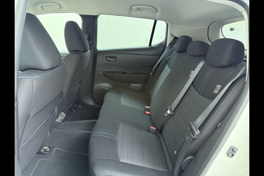 Nissan Leaf Acenta 40kWh Navi Camera Adap.Cruise Apple Carplay Android Ecc SOH 88% DAB Stuur-Stoel-Achterbankverwarming Lmv Privacy Glas Rijstrooksensor Origineel Nederlandse Auto 1e Eigenaar