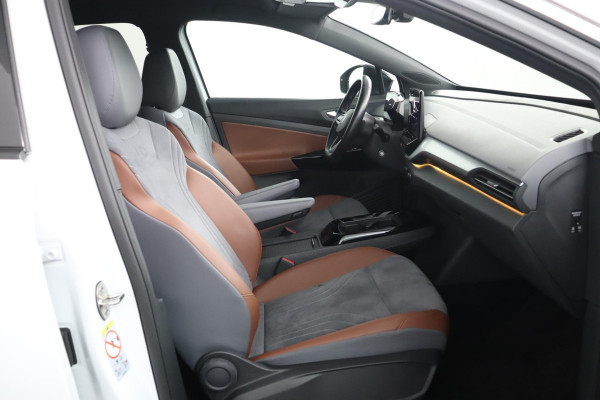 Volkswagen ID.4 First 77 kWh|SOH 92%|Trekhaak|Stoel/stuur verwarmd|Alcantara