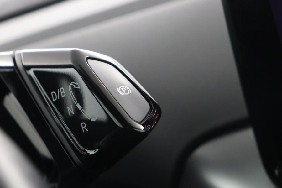 Volkswagen ID.4 First 77 kWh|SOH 92%|Trekhaak|Stoel/stuur verwarmd|Alcantara